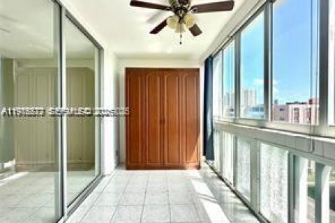 Condominio en venta en Hallandale Beach, Florida, 1 dormitorio, 78.69 m2 № 2045973 - foto 14