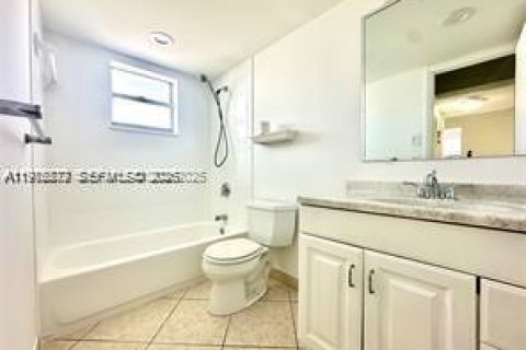 Condominio en venta en Hallandale Beach, Florida, 1 dormitorio, 78.69 m2 № 2045973 - foto 15