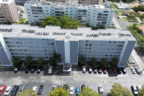 Condominio en Hallandale Beach, Florida, 1 dormitorio  № 2045973