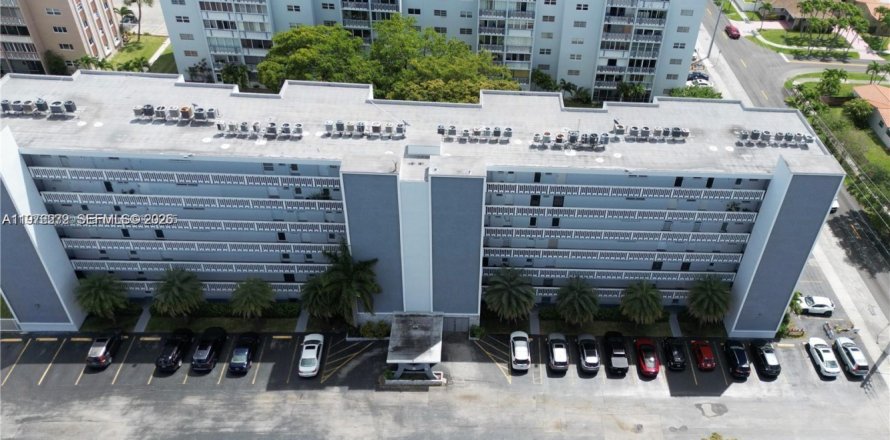 Condominio en Hallandale Beach, Florida, 1 dormitorio  № 2045973