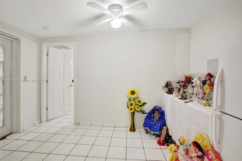House in Hialeah, Florida 4 bedrooms, 228.26 sq.m. № 1786899 - photo 25