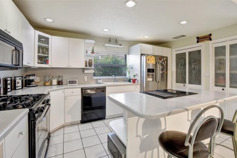 House in Hialeah, Florida 4 bedrooms, 228.26 sq.m. № 1786899 - photo 17