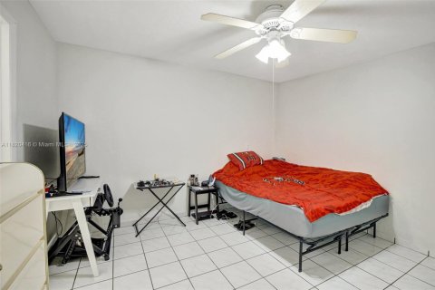 House in Hialeah, Florida 4 bedrooms, 228.26 sq.m. № 1786899 - photo 28