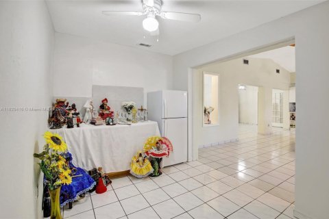 House in Hialeah, Florida 4 bedrooms, 228.26 sq.m. № 1786899 - photo 26