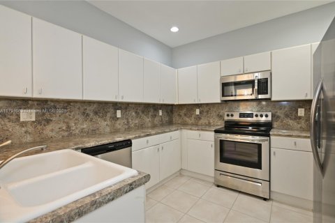 Copropriété à louer à Miramar, Floride: 4 chambres, 134.24 m2 № 1713454 - photo 12