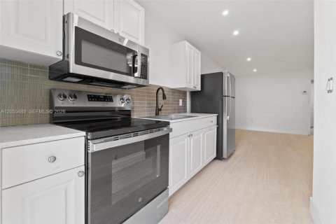 House in Miami, Florida 1 bedroom № 2248740