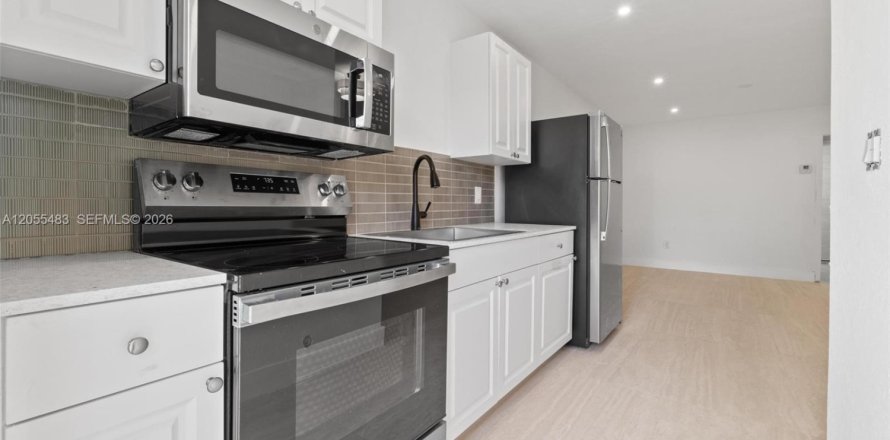 House in Miami, Florida 1 bedroom № 2248740