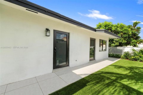 House in Miami, Florida 1 bedroom № 2248740 - photo 8