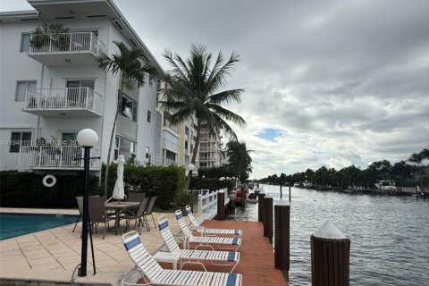 Снять в аренду кондоминиум в Бей-Харбор-Айлендс, Флорида 1 спальня, 64.38м2, № 2004880 - фото 2