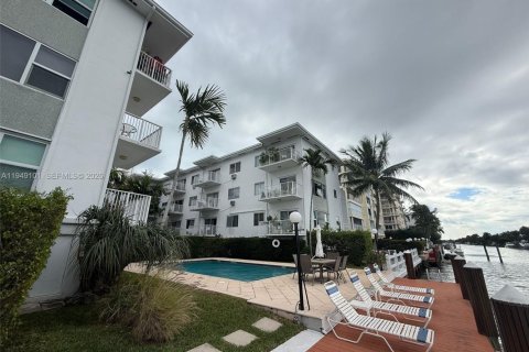 Снять в аренду кондоминиум в Бей-Харбор-Айлендс, Флорида 1 спальня, 64.38м2, № 2004880 - фото 20