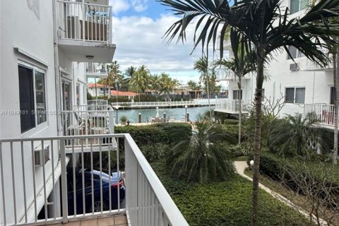 Снять в аренду кондоминиум в Бей-Харбор-Айлендс, Флорида 1 спальня, 64.38м2, № 2004880 - фото 15