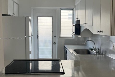 Снять в аренду кондоминиум в Бей-Харбор-Айлендс, Флорида 1 спальня, 64.38м2, № 2004880 - фото 3