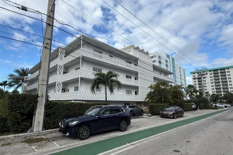 Снять в аренду кондоминиум в Бей-Харбор-Айлендс, Флорида 1 спальня, 64.38м2, № 2004880 - фото 19