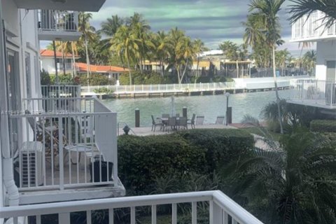 Снять в аренду кондоминиум в Бей-Харбор-Айлендс, Флорида 1 спальня, 64.38м2, № 2004880 - фото 16