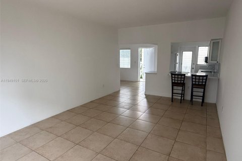 Снять в аренду кондоминиум в Бей-Харбор-Айлендс, Флорида 1 спальня, 64.38м2, № 2004880 - фото 14