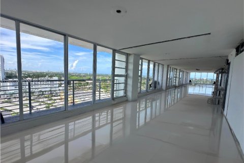 Commercial property in Hollywood, Florida № 2183213 - photo 11