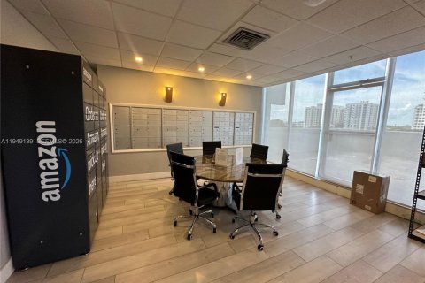 Commercial property in Hollywood, Florida № 2183213 - photo 8