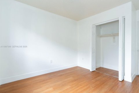 Снять в аренду квартиру в Хайалиа, Флорида 2 спальни, 1493.4м2, № 2059288 - фото 13