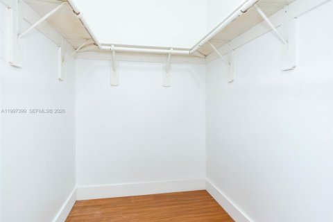 Снять в аренду квартиру в Хайалиа, Флорида 2 спальни, 1493.4м2, № 2059288 - фото 19