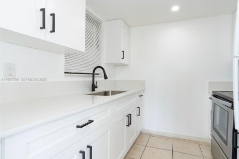 Снять в аренду квартиру в Хайалиа, Флорида 2 спальни, 1493.4м2, № 2059288 - фото 8