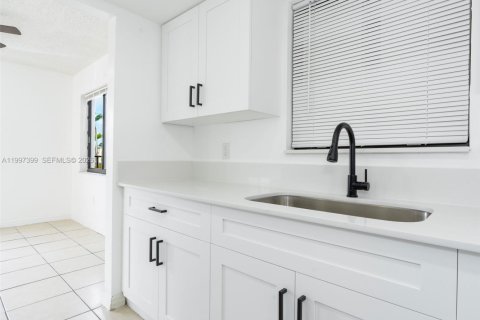 Снять в аренду квартиру в Хайалиа, Флорида 2 спальни, 1493.4м2, № 2059288 - фото 10