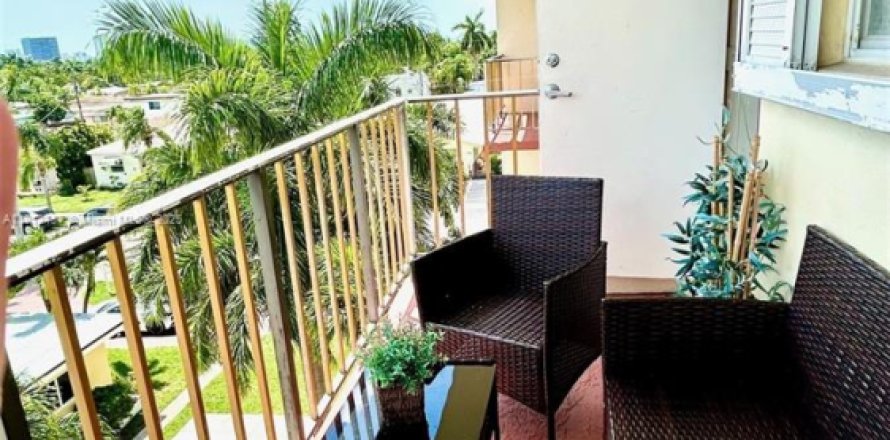 Condominio en Hollywood, Florida, 1 dormitorio № 1938136