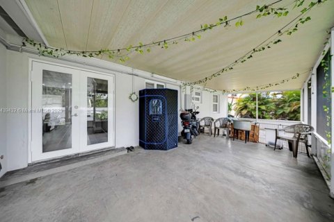 Casa en venta en Hialeah, Florida, 3 dormitorios, 86.96 m2 № 1812149 - foto 17