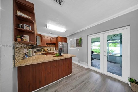 Casa en venta en Hialeah, Florida, 3 dormitorios, 86.96 m2 № 1812149 - foto 9