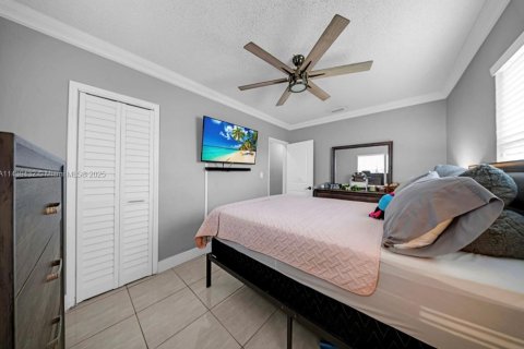 Casa en venta en Hialeah, Florida, 3 dormitorios, 86.96 m2 № 1812149 - foto 15