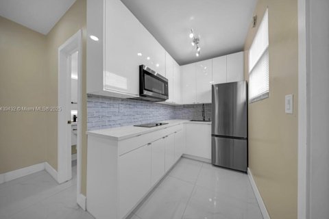 Casa en venta en Hialeah, Florida, 3 dormitorios, 86.96 m2 № 1812149 - foto 26