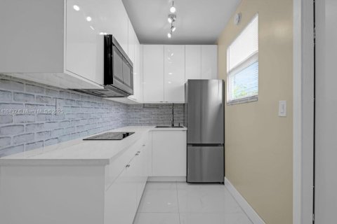 Casa en venta en Hialeah, Florida, 3 dormitorios, 86.96 m2 № 1812149 - foto 27