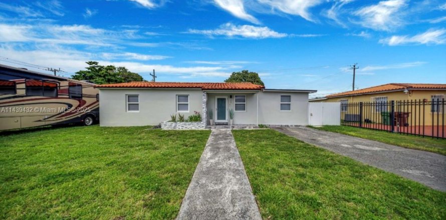 Casa en Hialeah, Florida 3 dormitorios, 86.96 m2 № 1812149