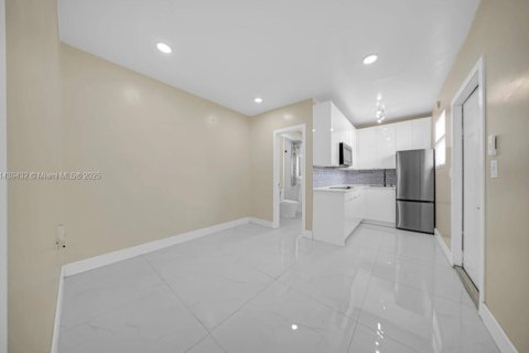 Casa en venta en Hialeah, Florida, 3 dormitorios, 86.96 m2 № 1812149 - foto 25
