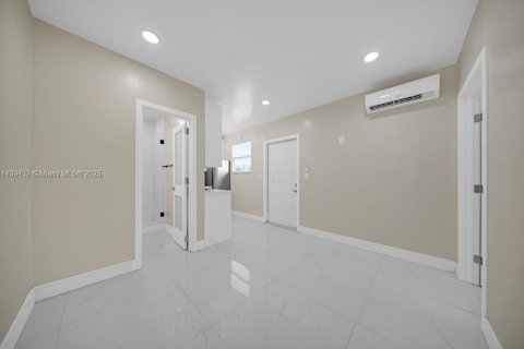 Casa en venta en Hialeah, Florida, 3 dormitorios, 86.96 m2 № 1812149 - foto 28