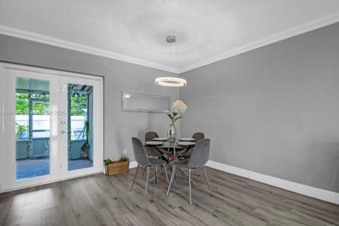 Casa en venta en Hialeah, Florida, 3 dormitorios, 86.96 m2 № 1812149 - foto 8