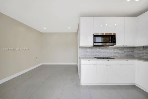 Casa en venta en Hialeah, Florida, 3 dormitorios, 86.96 m2 № 1812149 - foto 23