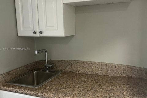 Commercial property in Lauderhill, Florida № 2020574 - photo 11