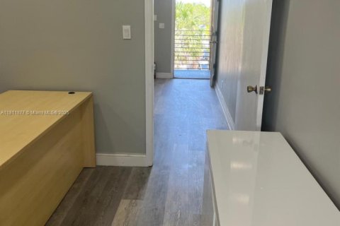 Commercial property in Lauderhill, Florida № 2020574 - photo 5