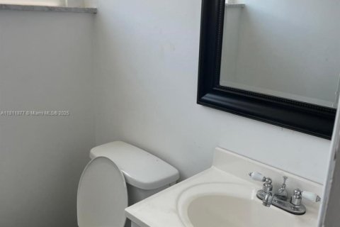 Commercial property in Lauderhill, Florida № 2020574 - photo 12