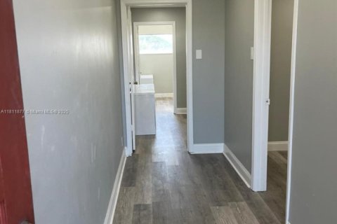 Commercial property in Lauderhill, Florida № 2020574 - photo 4