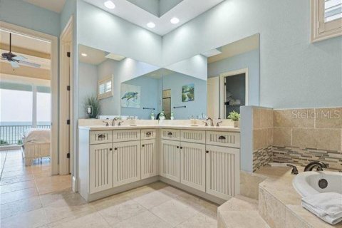 House in Palm Coast, Florida 7 bedrooms, 479.19 sq.m. № 1662018 - photo 17