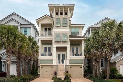 House in Palm Coast, Florida 7 bedrooms, 479.19 sq.m. № 1662018 - photo 1