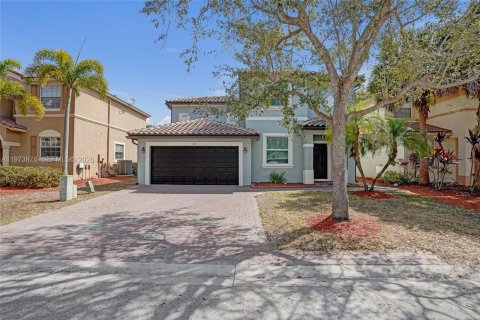 Casa en Coral Springs, Florida 3 dormitorios, 161.65 m2 № 2036440