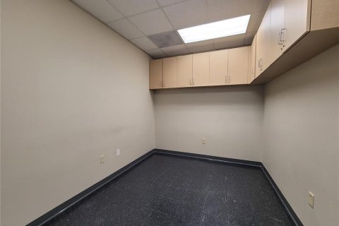 Propiedad comercial en alquiler en Zephyrhills, Florida № 1904150 - foto 6