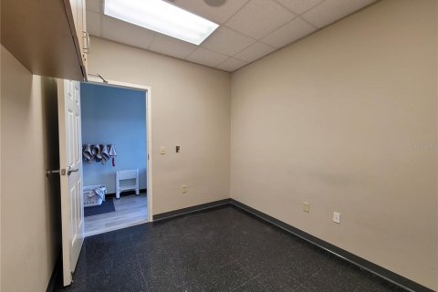 Propiedad comercial en alquiler en Zephyrhills, Florida № 1904150 - foto 7