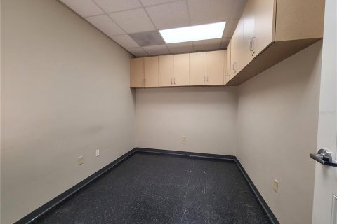 Propiedad comercial en alquiler en Zephyrhills, Florida № 1904150 - foto 5