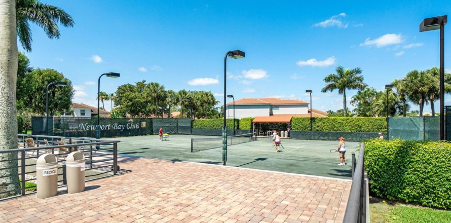 House in Boca Raton, Florida 4 bedrooms, 197.51 sq.m. № 1011590