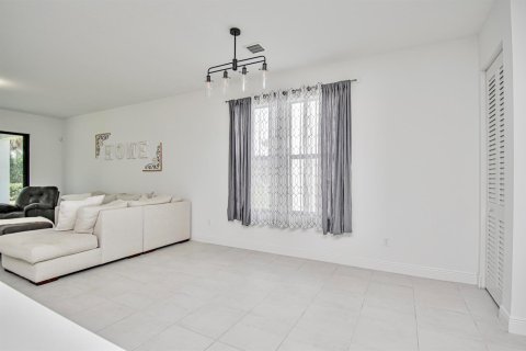 House in Loxahatchee Groves, Florida 3 bedrooms, 196.02 sq.m. № 2190711 - photo 7