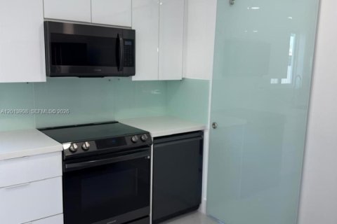 House in Hollywood, Florida 3 bedrooms, 103.4 sq.m. № 2076192 - photo 6