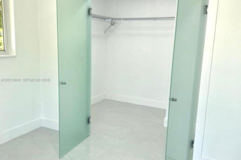 House in Hollywood, Florida 3 bedrooms, 103.4 sq.m. № 2076192 - photo 8